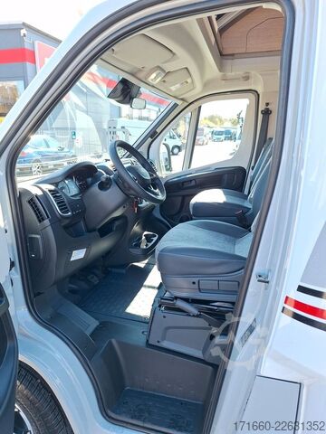 Camping-car semi-intégré BÜRSTNER Campeo TD 736