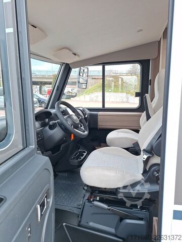 Integriertes Wohnmobil CARADO pro+ I 338 Dachklima, Automatik, TV-Paket