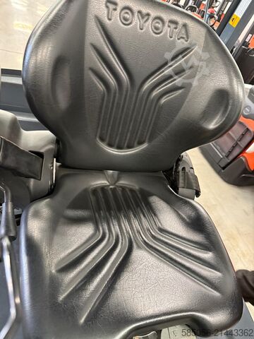 फोर्कलिफ्ट Toyota 11002 - 8FBM16T