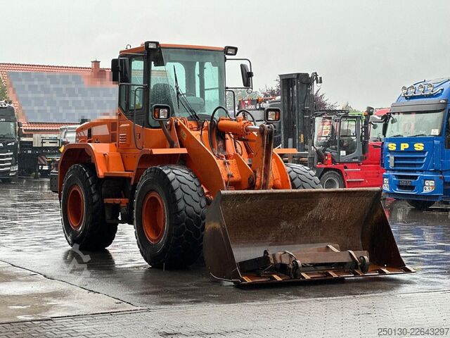 Radlader DOOSAN DL 200 inkl. Schaufel & Gabel Bj.2013 107kW