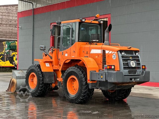 Radlader DOOSAN DL 200 inkl. Schaufel & Gabel Bj.2013 107kW