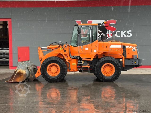 Radlader DOOSAN DL 200 inkl. Schaufel & Gabel Bj.2013 107kW