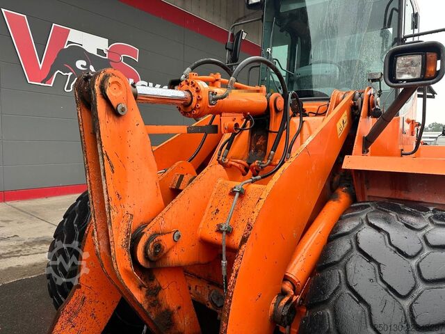 Radlader DOOSAN DL 200 inkl. Schaufel & Gabel Bj.2013 107kW