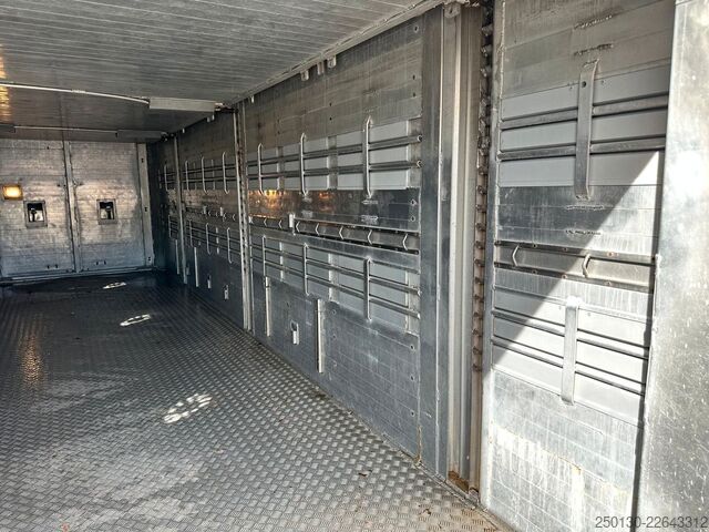 Pferdeanhänger MENKE-JANZEN 2.Stock Viehanhänger * Hubdach* Tränke* 39m²