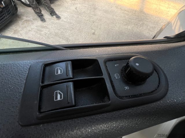 حافلة صغيرة VOLKSWAGEN T5 Kombi 2.0 Tdi L1H1 9 Sitze Engine Broken
