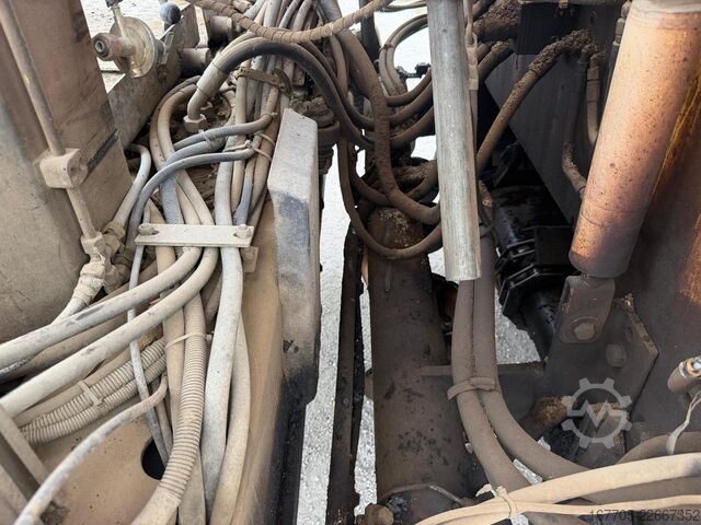 เครื่องปูยางมะตอยแบบล้อ Dynapac F121-6W