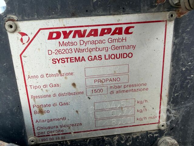 เครื่องปูยางมะตอยแบบล้อ Dynapac F121-6W