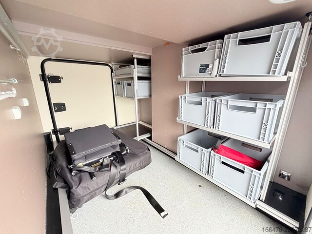 セミインテグレーテッドキャンピングカー BÜRSTNER Lyseo Harmony T 728 Einzelbetten-Hubbett-1.Hand