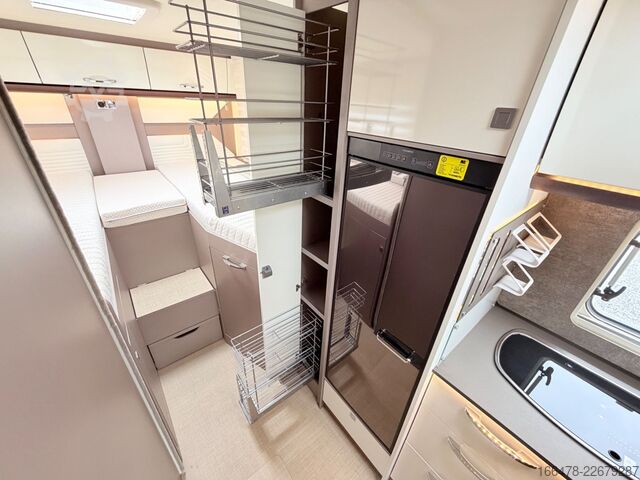 セミインテグレーテッドキャンピングカー BÜRSTNER Lyseo Harmony T 728 Einzelbetten-Hubbett-1.Hand