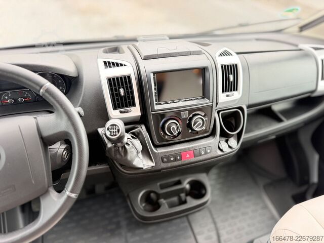 セミインテグレーテッドキャンピングカー BÜRSTNER Lyseo Harmony T 728 Einzelbetten-Hubbett-1.Hand