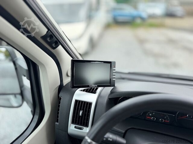 セミインテグレーテッドキャンピングカー BÜRSTNER Lyseo Harmony T 728 Einzelbetten-Hubbett-1.Hand