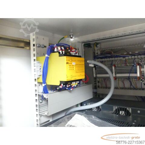 Komponente  Stäubli TX90 industrieller Roboterarm mit kompletter Steuerung und Bedienpanel