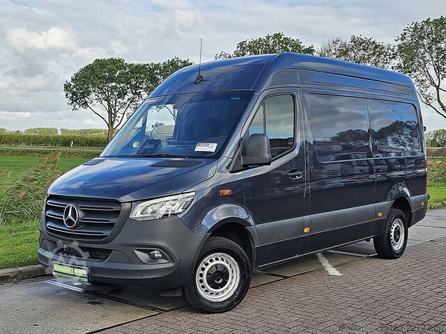 উঁচু ছাদের স্টেশন ওয়াগন MERCEDES-BENZ SPRINTER 317 L2H2 Mbux10 LED AC!