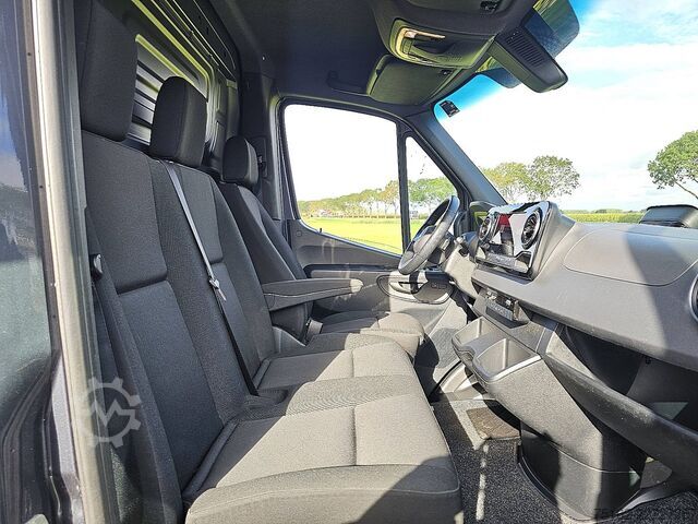 উঁচু ছাদের স্টেশন ওয়াগন MERCEDES-BENZ SPRINTER 317 L2H2 Mbux10 LED AC!
