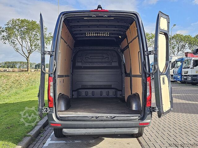 উঁচু ছাদের স্টেশন ওয়াগন MERCEDES-BENZ SPRINTER 317 L2H2 Mbux10 LED AC!