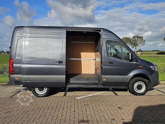 উঁচু ছাদের স্টেশন ওয়াগন MERCEDES-BENZ SPRINTER 317 L2H2 Mbux10 LED AC!
