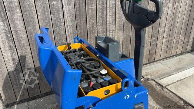 Xe nâng pallet bằng tay xe bơm Jungheinrich EJE 220