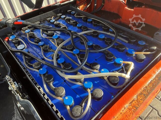 Chariot élévateur électrique à 3 roues Linde E16-01