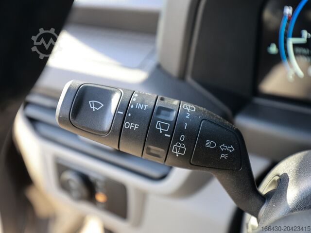 Minibus VW T7 Caravelle 2.0 TDI LR 8 Sitze Autom. NAVI