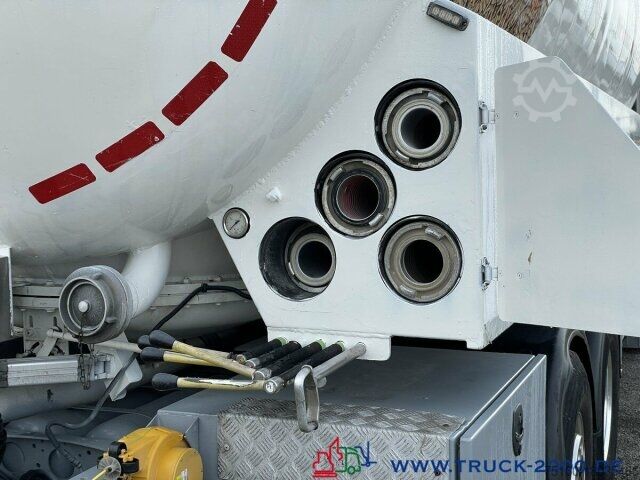 Autocisterna a vuoto Mercedes-Benz Actros 2544 Silo Holz Pellets 28m³ inkl. Waage