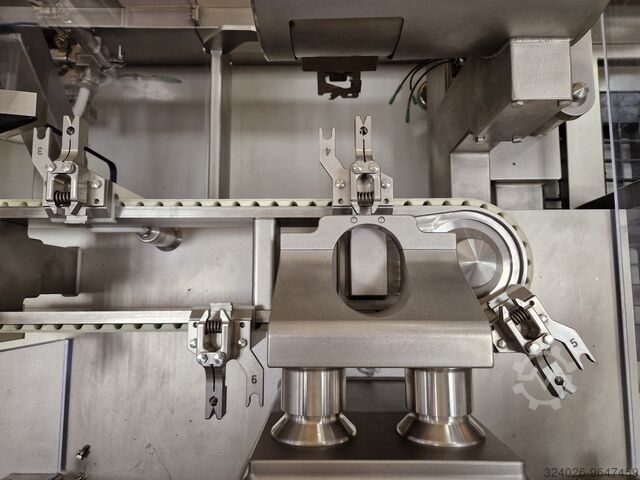 Llenado de bolsas intravenosas pre-esterilizadas Plümat BFL 851