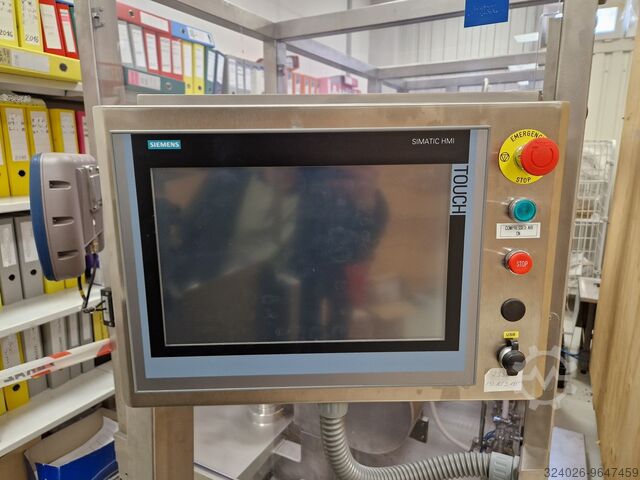 Llenado de bolsas intravenosas pre-esterilizadas Plümat BFL 851