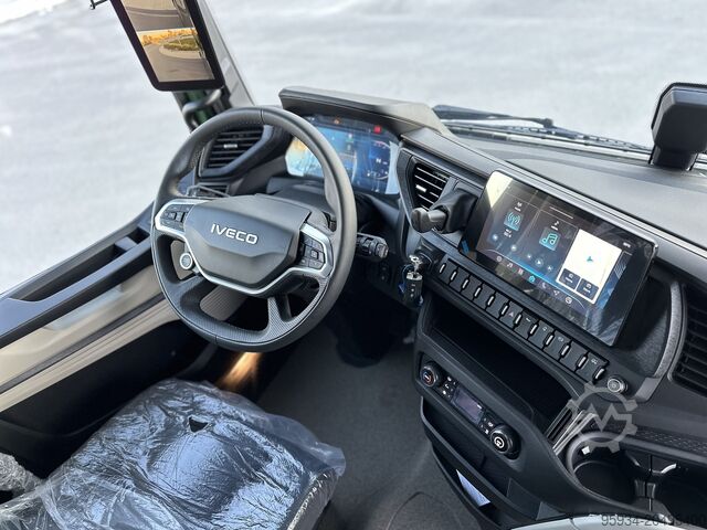 Standard road tractor Iveco S-Way 580 Full-Pneumatic