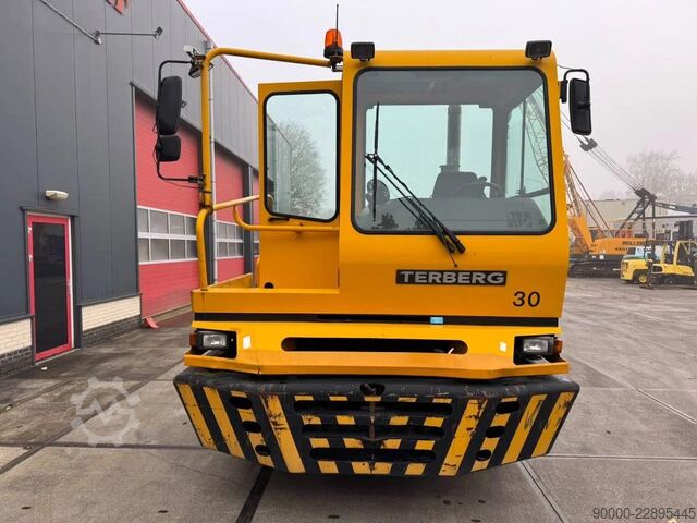 Termināla traktors Terberg YT 222
