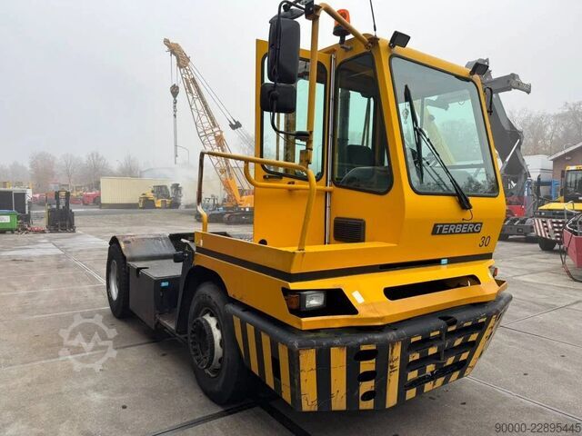 Termināla traktors Terberg YT 222