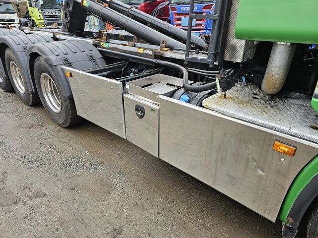 Camião porta-contentores de gancho SCANIA R560 LB8X4X4HSA JOAB Blatt/Luft Lenkt/Li