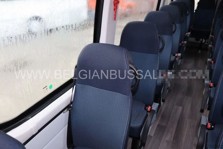 Xe buýt nhỏ Iveco Daily / 7.6m / Automatic / A65C18