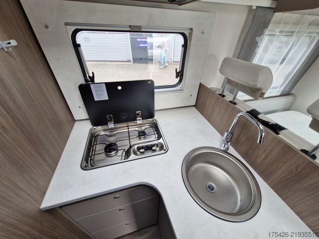 Camper semintegrato CARADO T 447 +pro+ Paket*TV Paket*Hubbett*