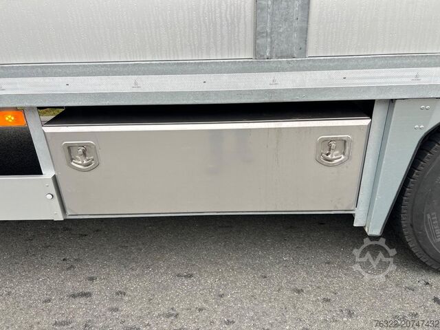 Ladepritsche Renault D 14 MED P4X2 250E6 - GVW 14 T / GCW 17,5 T / O...