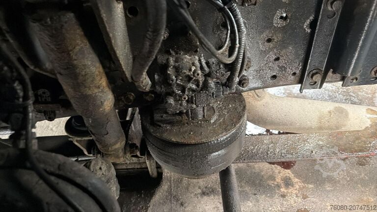 Khung xe có cabin lái Iveco Stralis 430 (6X2 / AIRCO)