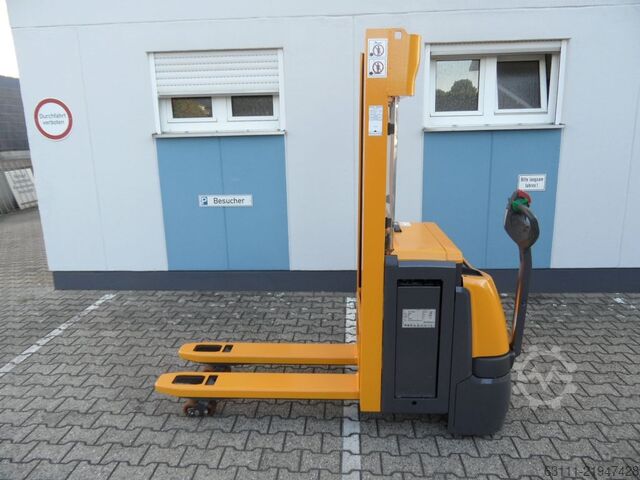 Xe nâng tay Jungheinrich EJC 212z - neue Batterie - Initialhub (Basishub)