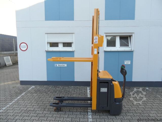 Xe nâng tay Jungheinrich EJC 212z - neue Batterie - Initialhub (Basishub)