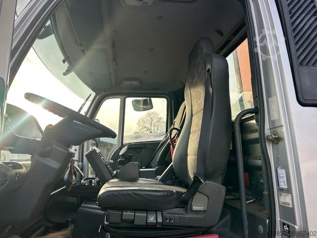 Flutningabíll með sléttu pallrými UNIMOG U 500 / Palfinger PK 23000 / Personenkorb/ Winde