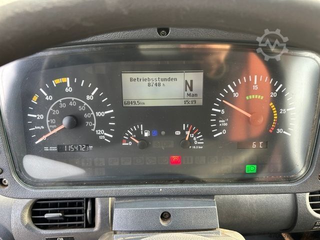 Flutningabíll með sléttu pallrými UNIMOG U 500 / Palfinger PK 23000 / Personenkorb/ Winde