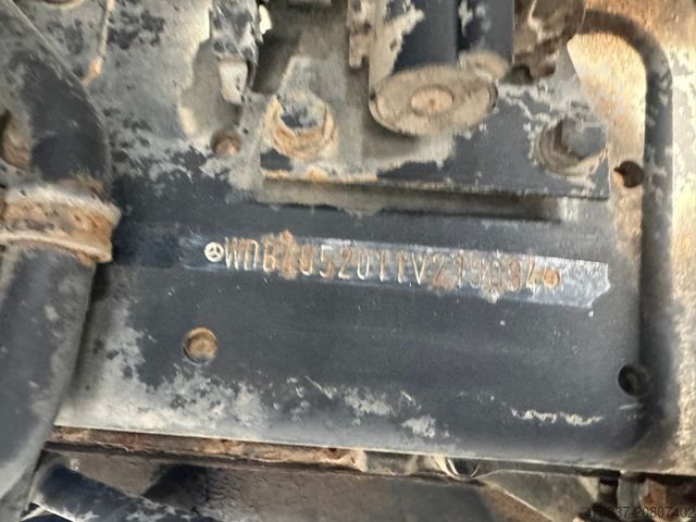 Flutningabíll með sléttu pallrými UNIMOG U 500 / Palfinger PK 23000 / Personenkorb/ Winde