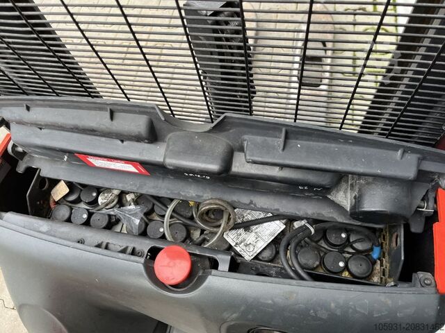 Pedestrian Stacker Linde L10