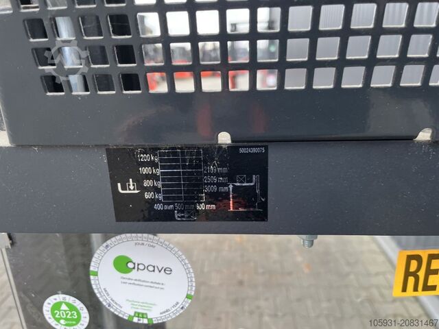 Pedestrian Stacker Linde L10