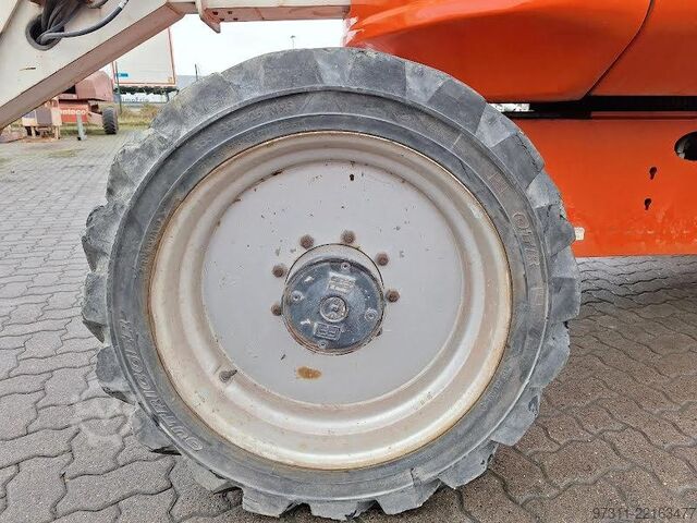 แพลตฟอร์มการทำงานแบบยืดไสลด์แบบก้อง JLG 600AJ