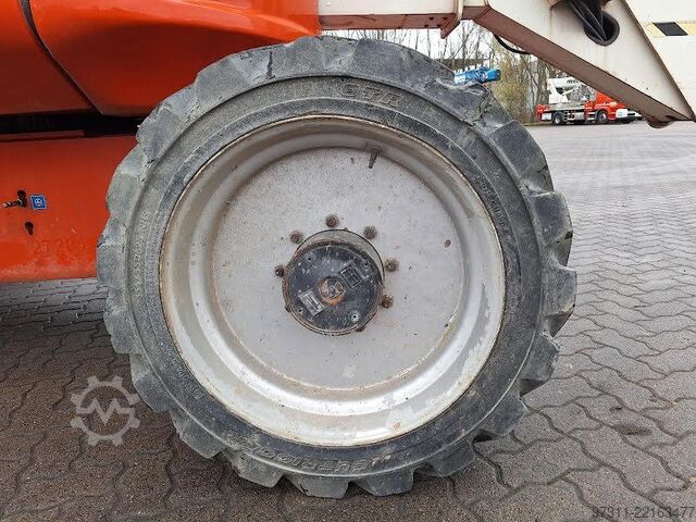 แพลตฟอร์มการทำงานแบบยืดไสลด์แบบก้อง JLG 600AJ