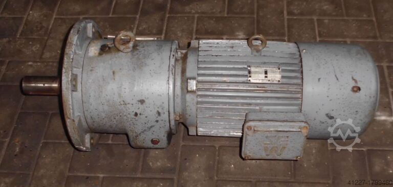 Geared motor 2.2/5.5 kW 36/144 rpm SEW RF83WD132ML-8-2BS/HL/TF