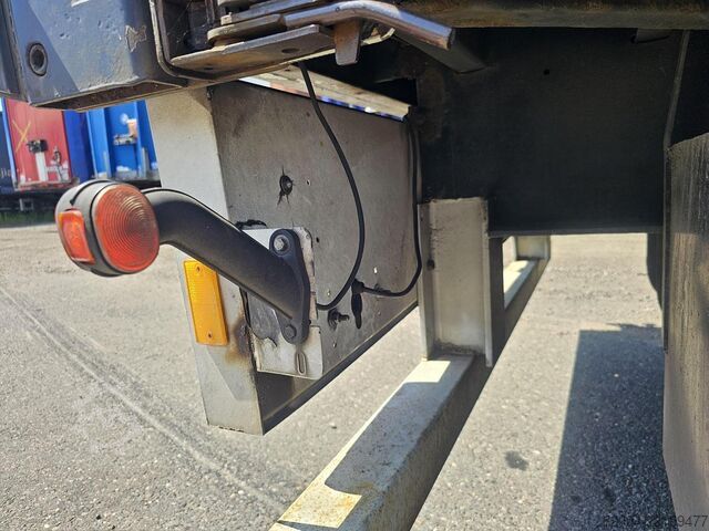 Завеса отстрани PACTON T3 001 /3 axle curtainsider /saf disc/ apk tuv/...