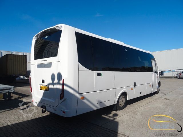 سیاحتي بس IVECO Rosero First 31 Sitze euro 6