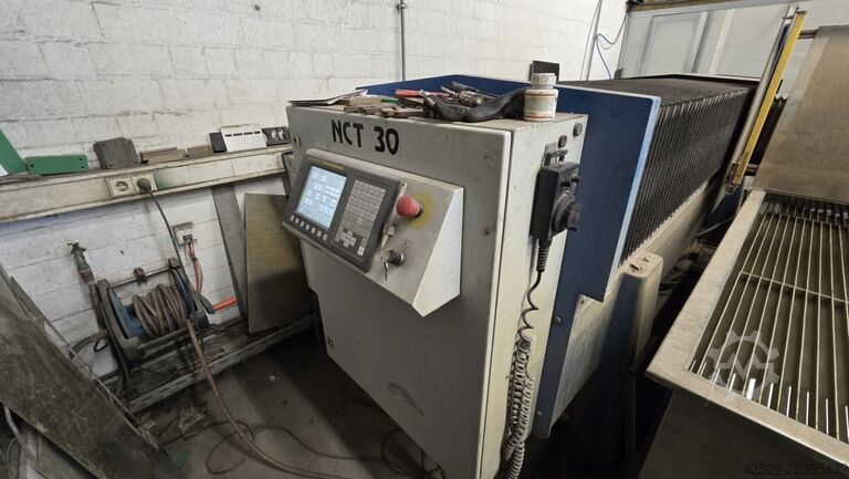 Mesin pemotong jet air Waterjet NCT 30