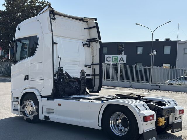 Unit traktor standar SCANIA 650 S