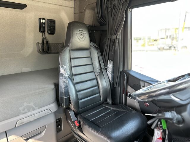 Unit traktor standar SCANIA 650 S