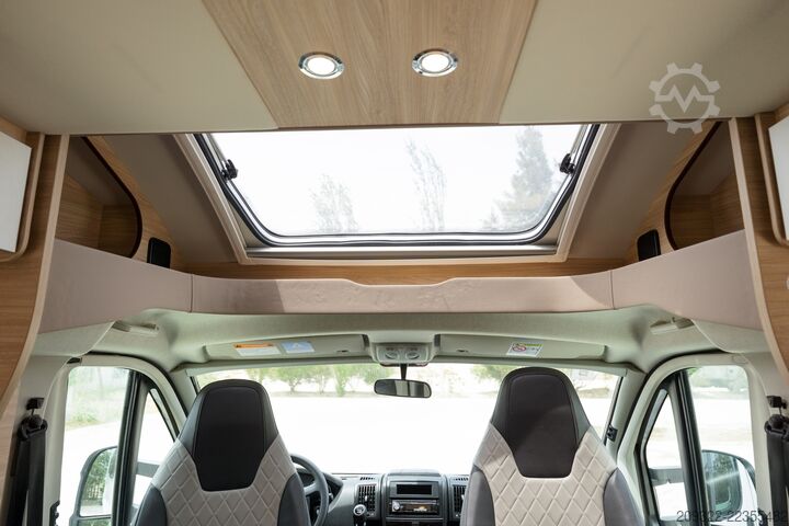 Halvintegrerad husbil Fiat Ducato Weinsberg Carasuite 2020 | Completamente accessoriato |5 postiletto